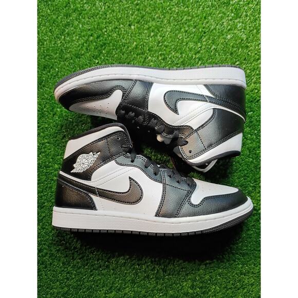 Air Jordan 1 Mid Women Stunning New Nike Air Jordan 1 Mid Women\'s Sneakers Size 8.5